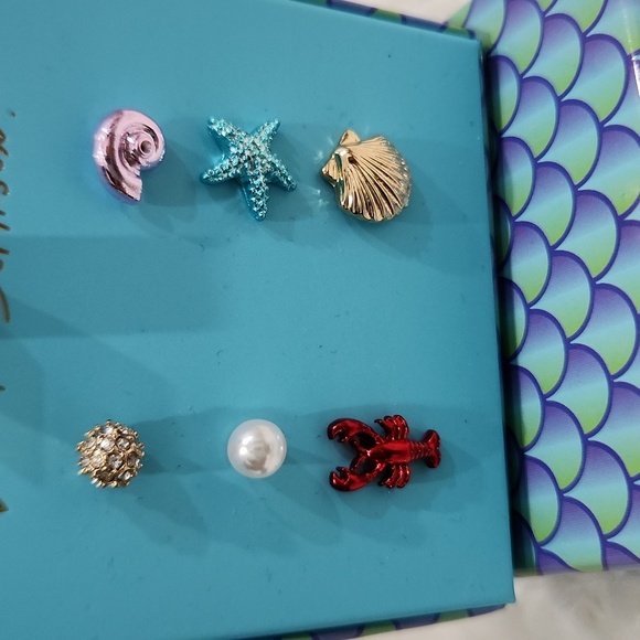 🔹️ Betsey Johnson🔹️ mismatched Ocean Mermaid Jewel Earring Set - Picture 2 of 7